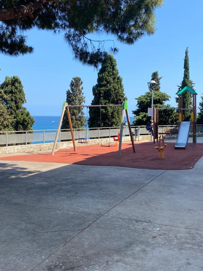 3 Bdrm Apart Near The Sea! Great For Kids! Аренис де Мар Екстериор снимка